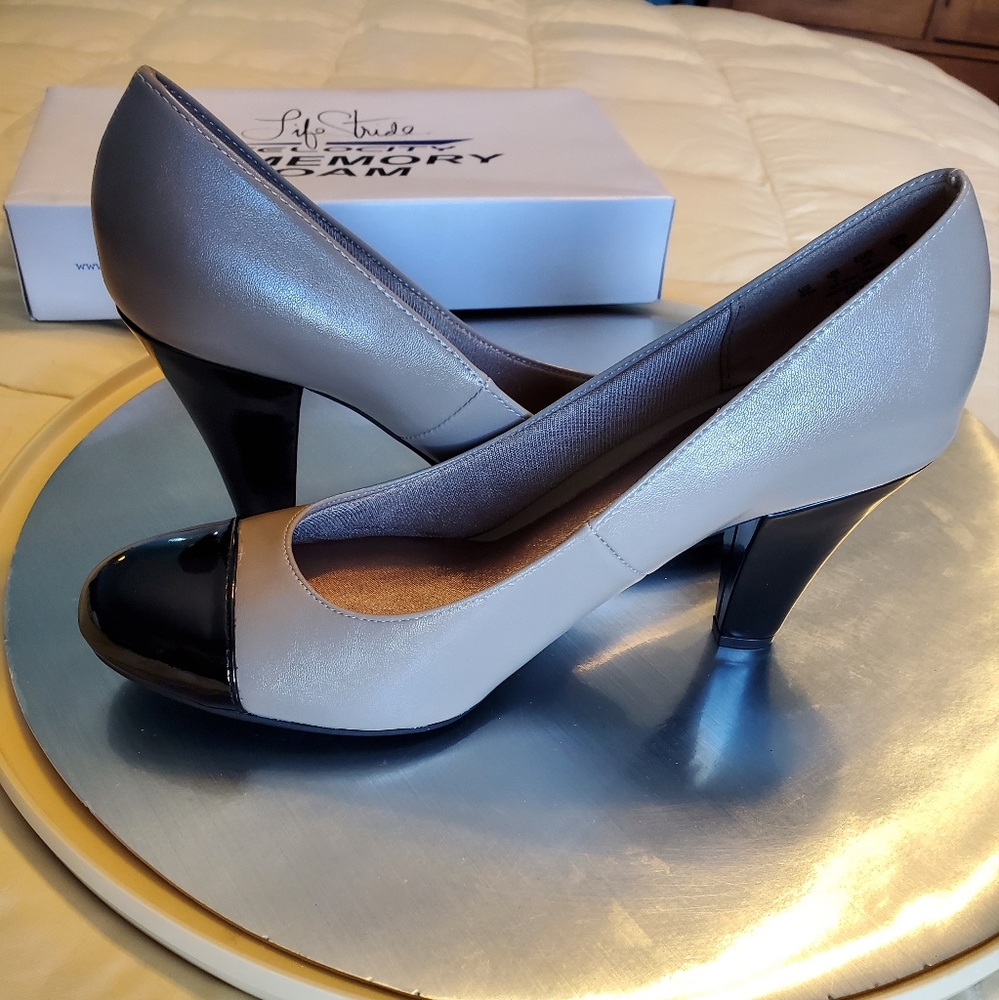 Women's Spectator Pumps